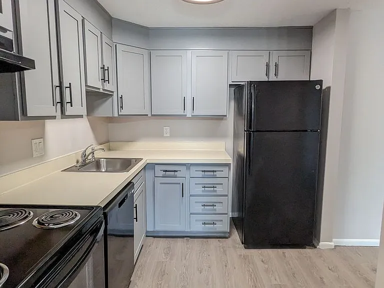 Eastwood Terrace — Photo 20