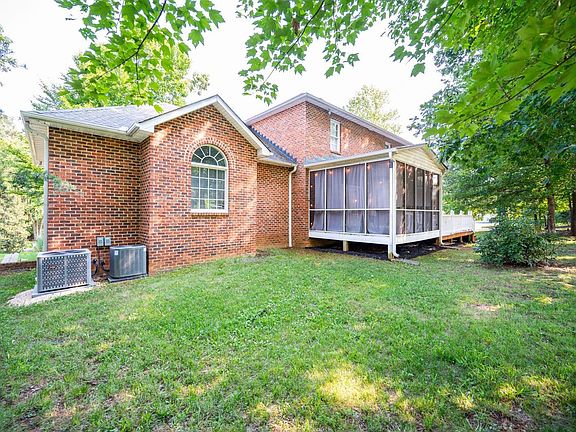 4th image of 101 Earls Ct