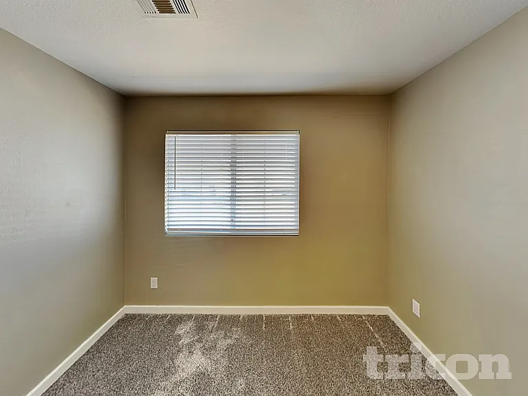 409 W Azure Ave — Photo 9