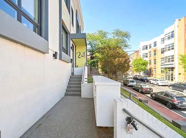 2 bed, 600 sqft, $1,550 — Photo 2
