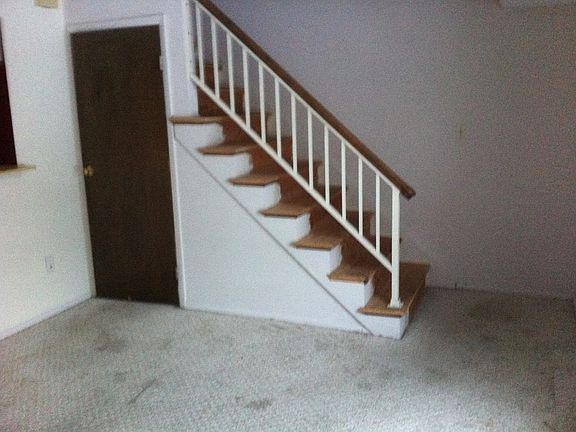 4th image of 150 Canterbury Ln APT D