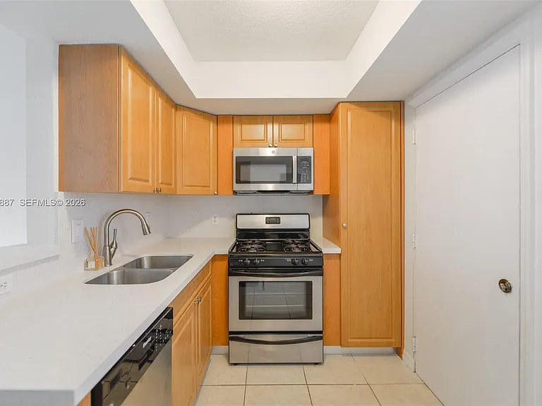 7737 SW 88th St #C312 — Photo 10
