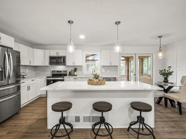 4909 W 98th St, Bloomington, MN 55437