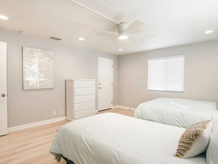 Ocean Dr — Photo 26