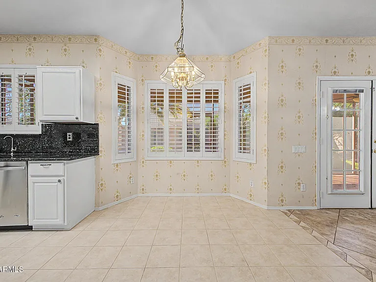 1722 E Samuel Dr — Photo 19