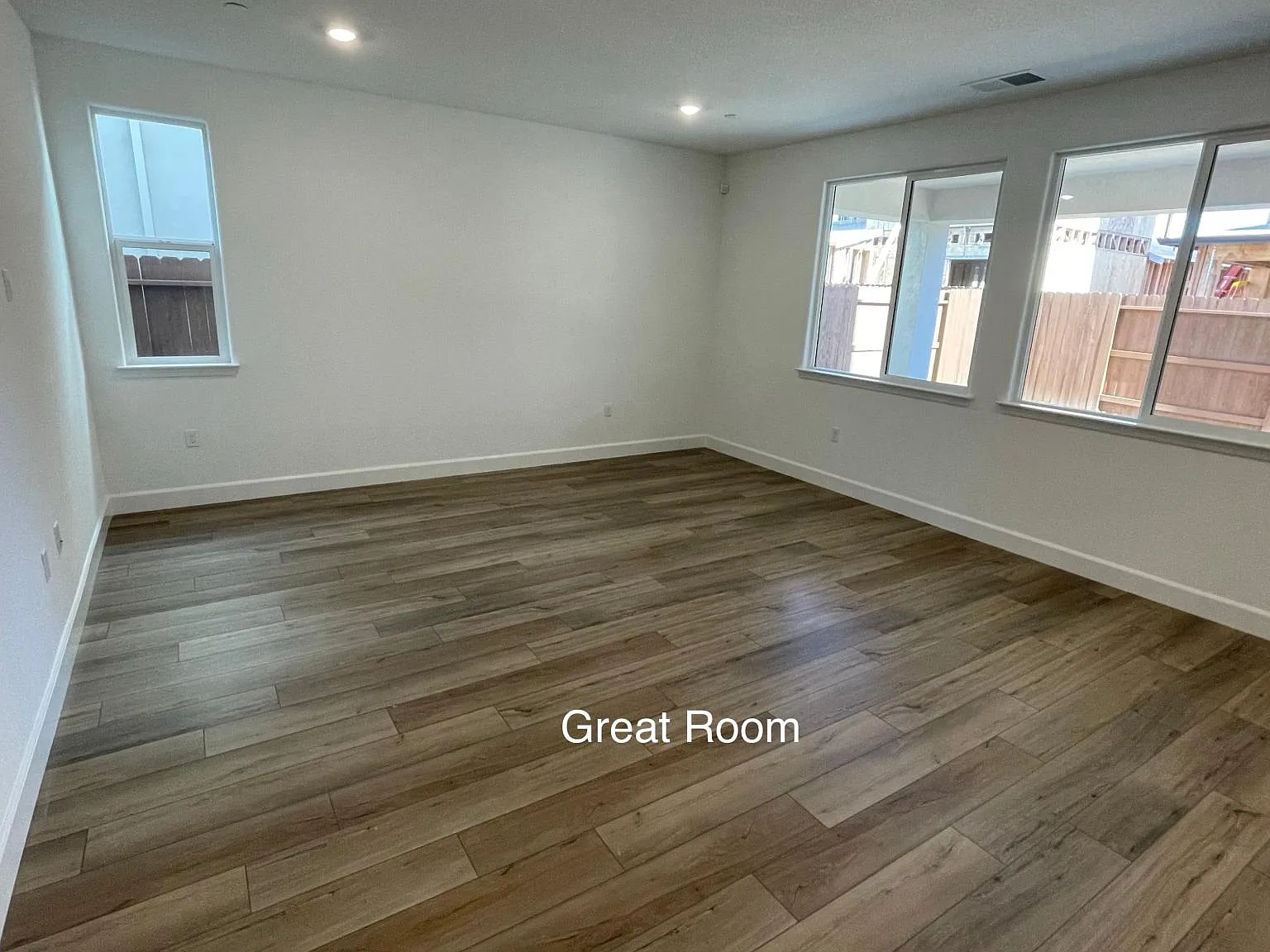 5 bed, 2793 sqft, $3,850 — Photo 2
