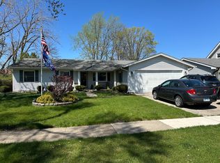 574 Bristol Ln, Elk Grove Village, IL 60007