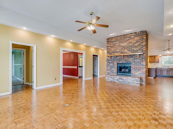 5th image of 1009 Whittling Wood Dr