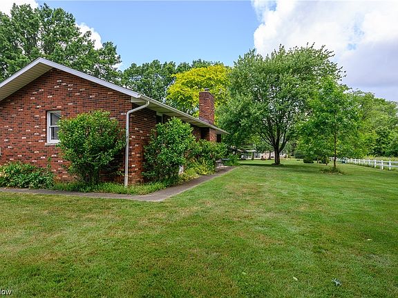 4th image of 876 Foxglove Cir