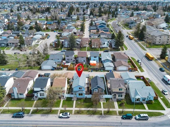 6408 W 54th St NE, Calgary, AB T3J 1Z5