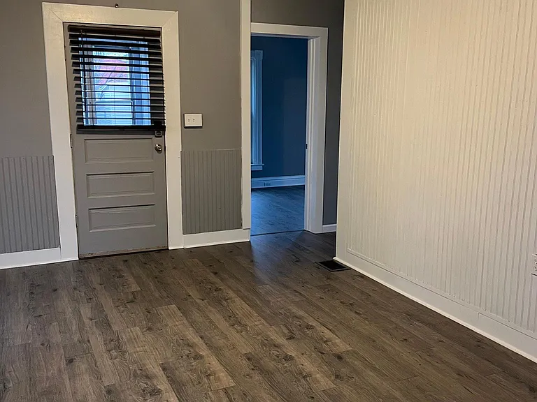 348 Vanduzee St — Photo 12
