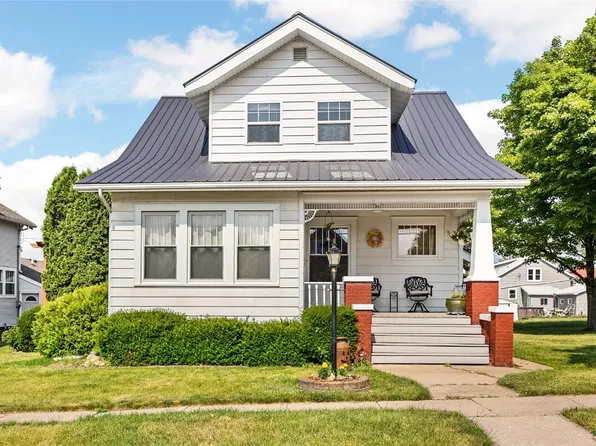 109 4th Ave, Keystone, IA 52249