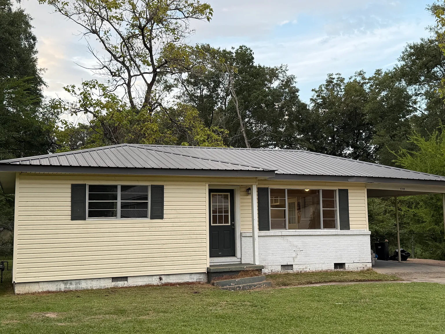 3 bed, 1208 sqft, $1,300 — Photo 1