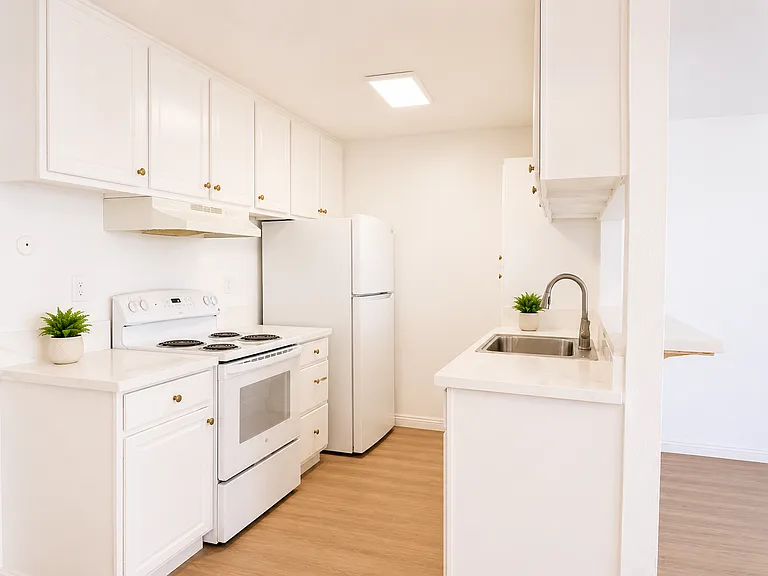 2545 Fairmount Ave #9 — Photo 2