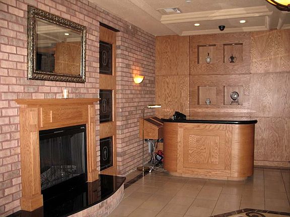 3816 Waldo Avenue lobby