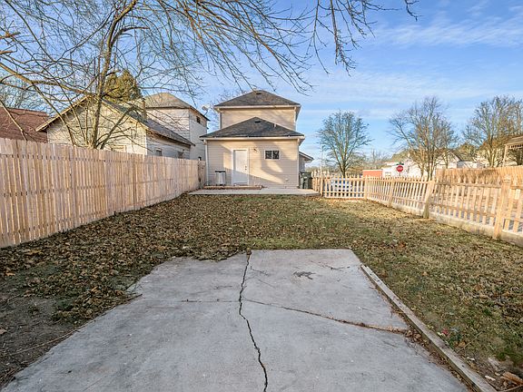 3rd image of 1301 W Powers St