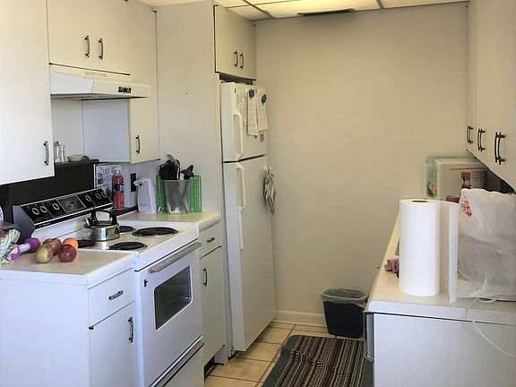 4th image of 4001 Oakridge Dr #A