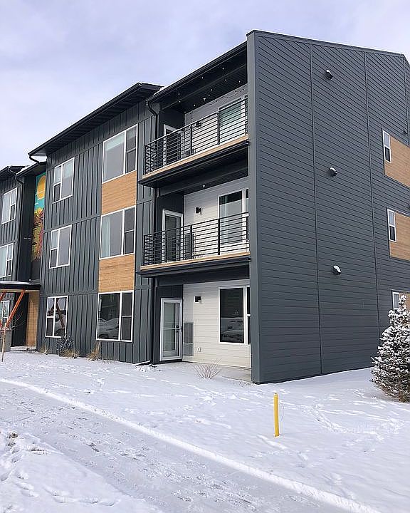 1st image of 2222-2222A Willow Dr #28