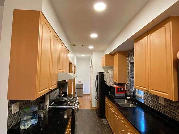 4th image of 723 W 31st St #2