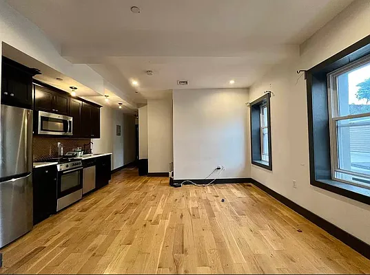 Rented by Miracle Capital | media 13