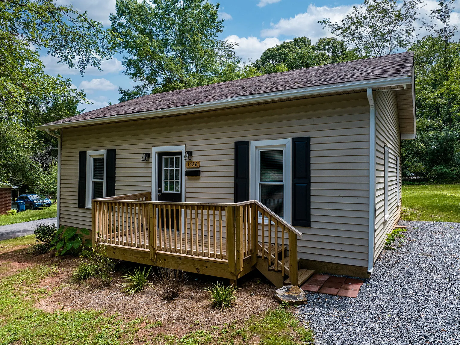 3 bed, 1026 sqft, $1,795 — Photo 1