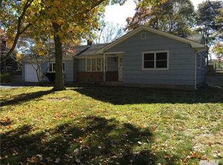 28 Lovell Rd, Hampton Bays, NY 11946