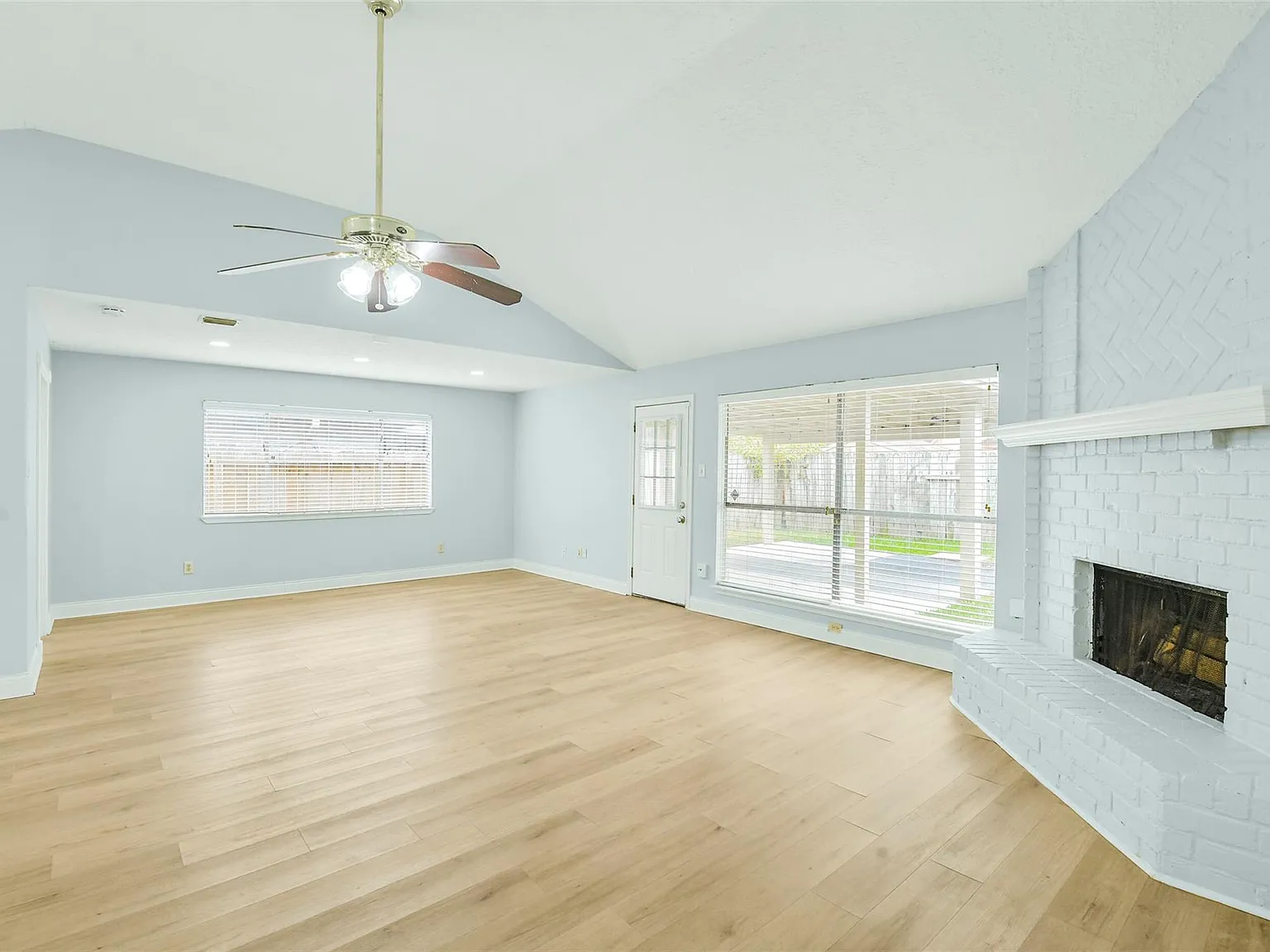 3 bed, 2.0 bath, 1662 sqft, $1,900 — Photo 4