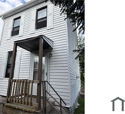 209 21st St — Photo 1