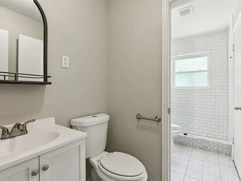 1202 Johns Dr — Photo 7