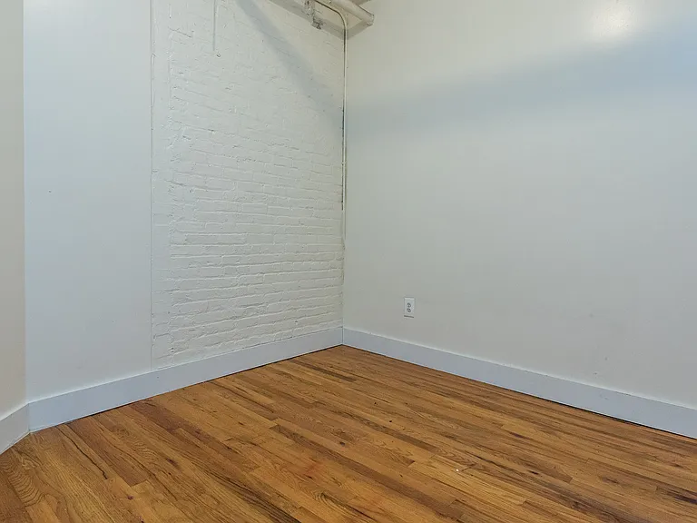 175 Stockholm St #212 — Photo 4