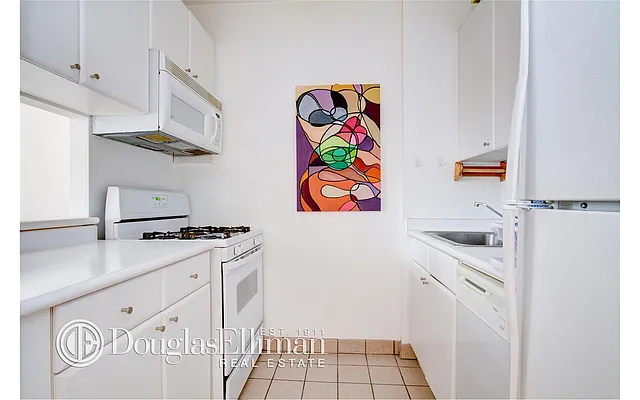 Sold by Douglas Elliman | media 20