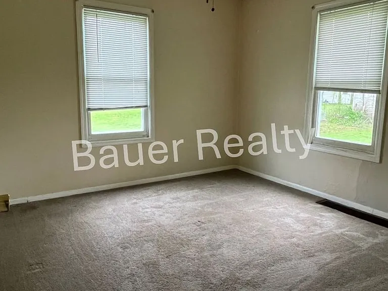 912 Grove Ave — Photo 10