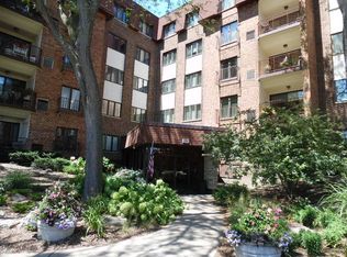 448 Raintree Ct UNIT 3E, Glen Ellyn, IL 60137