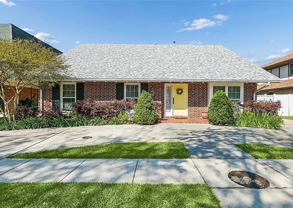 1st image of 4728 Chateau Dr