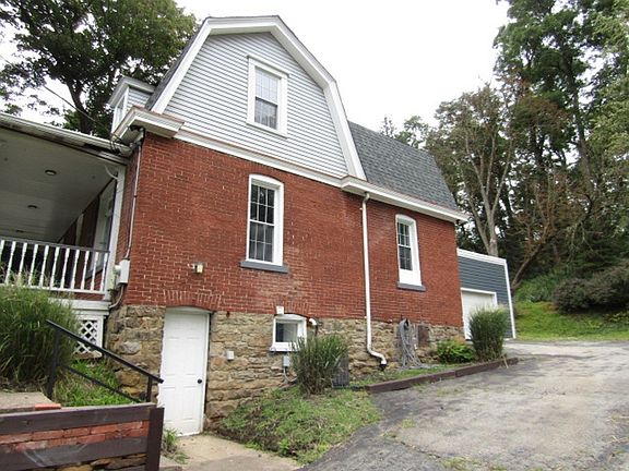 3rd image of 686 Filmore Rd