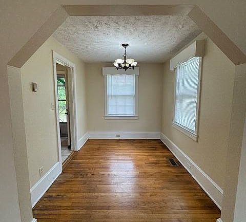 4th image of 2038 Jackson St