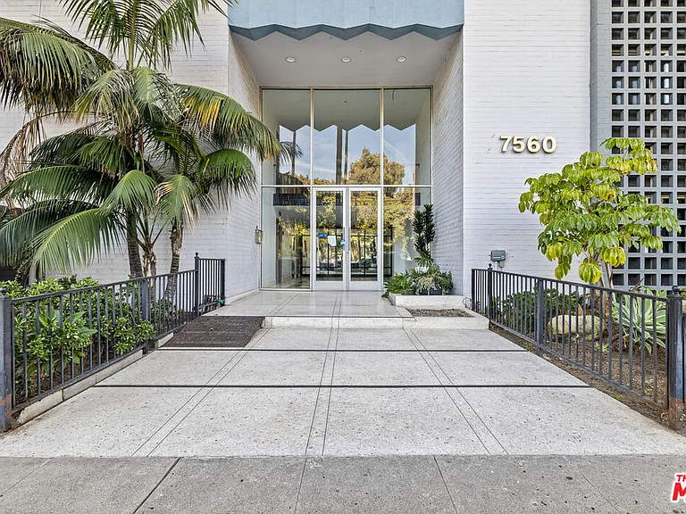 7560 Hollywood Blvd #109 — Photo 3