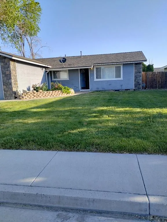1336 Lindsay Ln photo 1