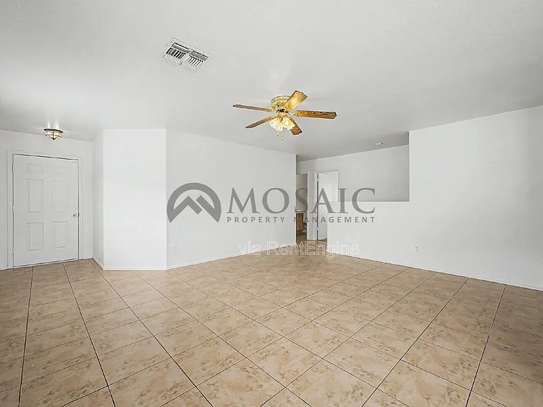 1004 E Cowboy Cove Trl — Photo 4
