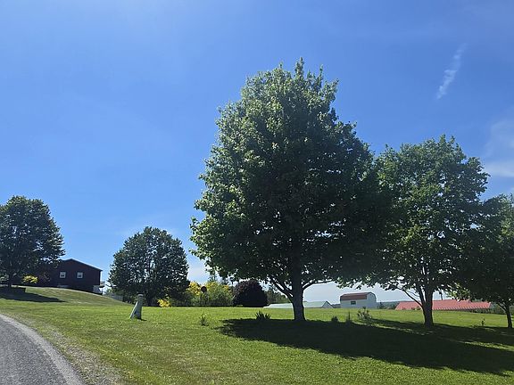 4th image of Higgins Rd