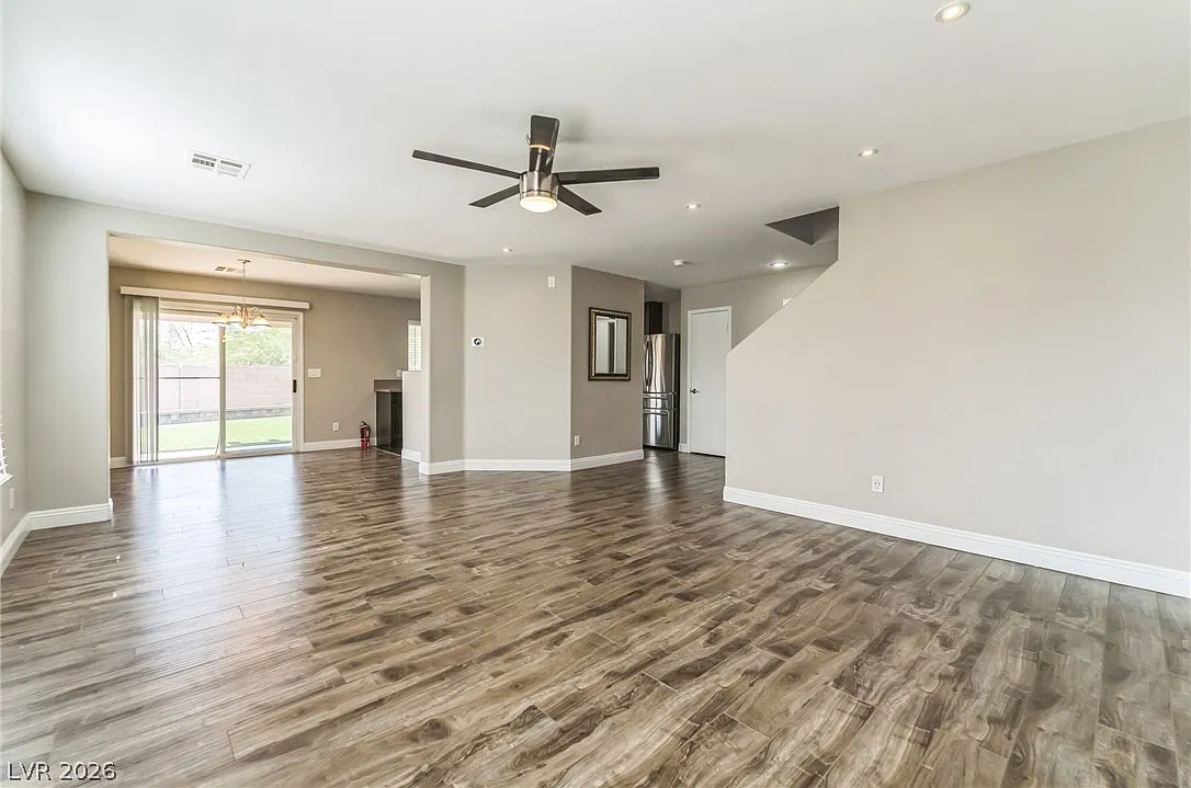 4 bed, 2.5 bath, 1614 sqft, $2,335 — Photo 4