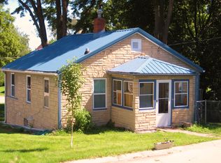 2907 Glenn St, Bettendorf, IA 52722