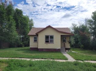 814 1st St W, Roundup, MT 59072