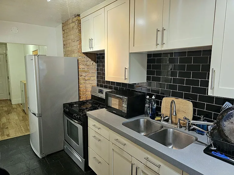156-162 168 I St — Photo 15