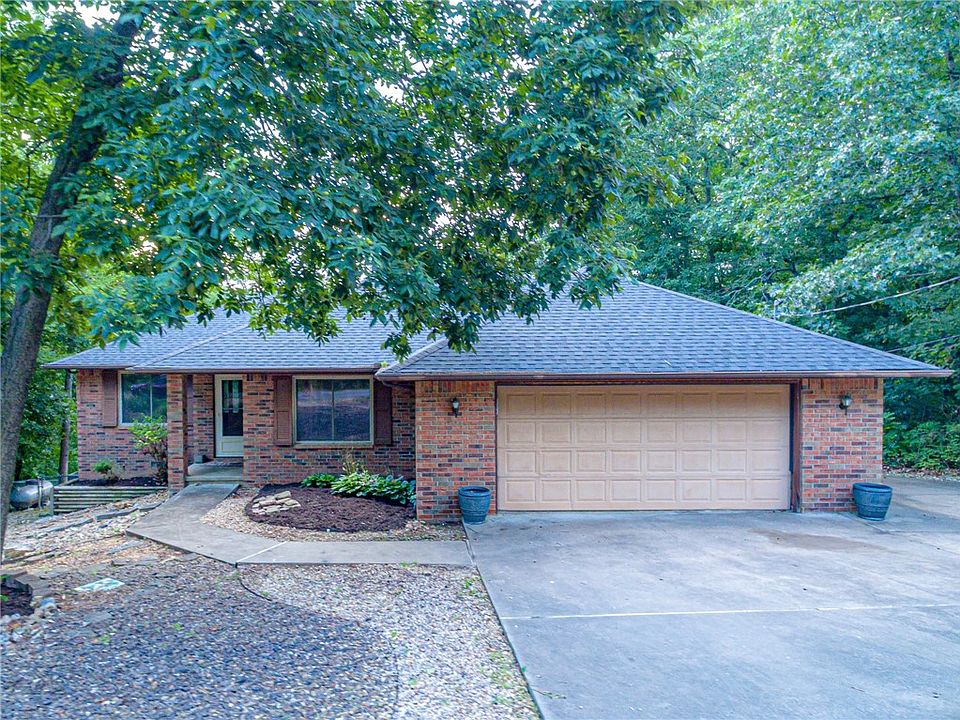 1st image of 44 Pamona Dr
