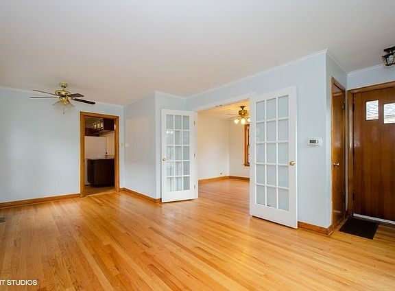 3rd image of 7122 N Melvina Ave