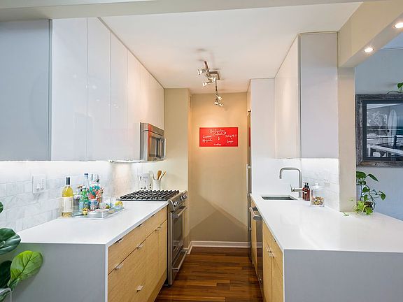4th image of 77 7th Ave APT 6L