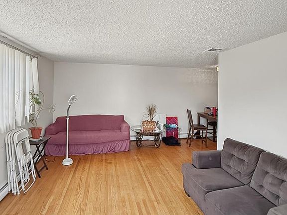 2nd image of 562 Larkspur St
