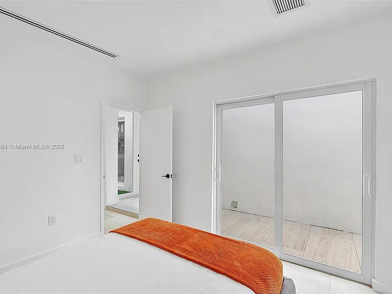 58 NE 45th St — Photo 27