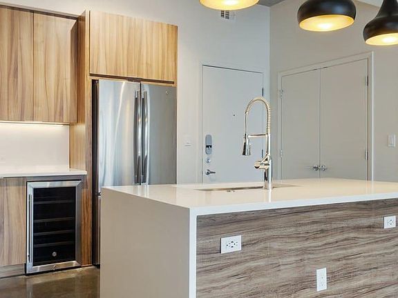 3rd image of 524 N Lamar Blvd Suite 203